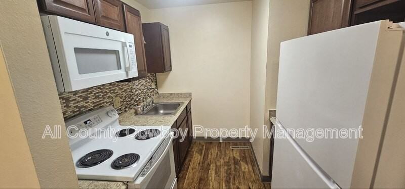 126 Cribbon Ave - Photo 2 of 16