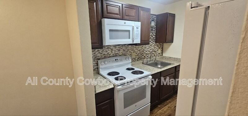 126 Cribbon Ave - Photo 3 of 16