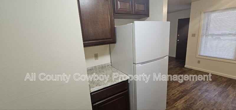 126 Cribbon Ave - Photo 4 of 16