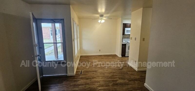126 Cribbon Ave - Photo 6 of 16