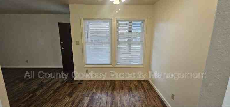 126 Cribbon Ave - Photo 7 of 16