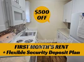 featured image of 1017 E 8th St