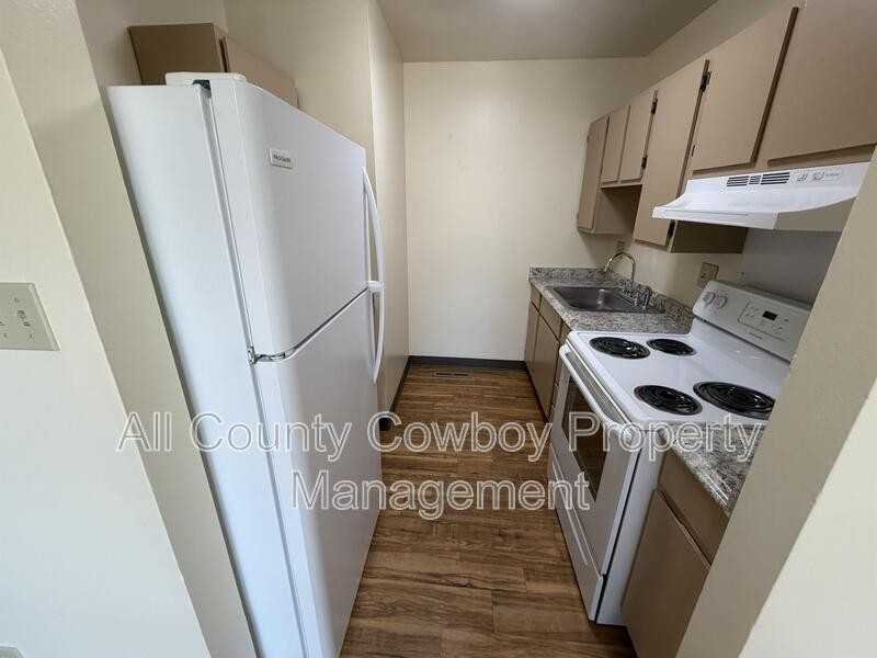 140 Cribbon Ave - Photo 3 of 11