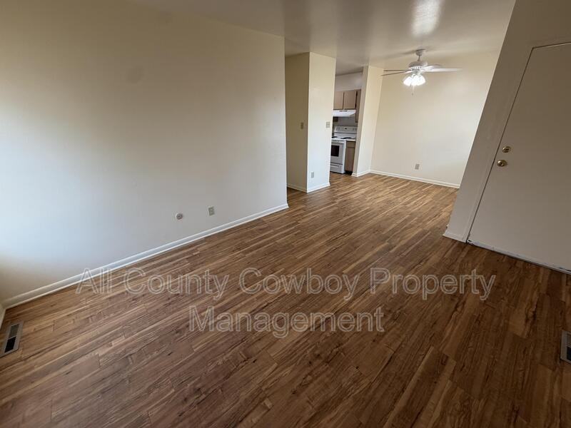140 Cribbon Ave - Photo 4 of 11