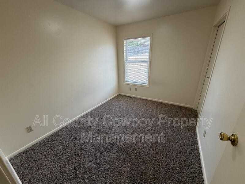 140 Cribbon Ave - Photo 6 of 11