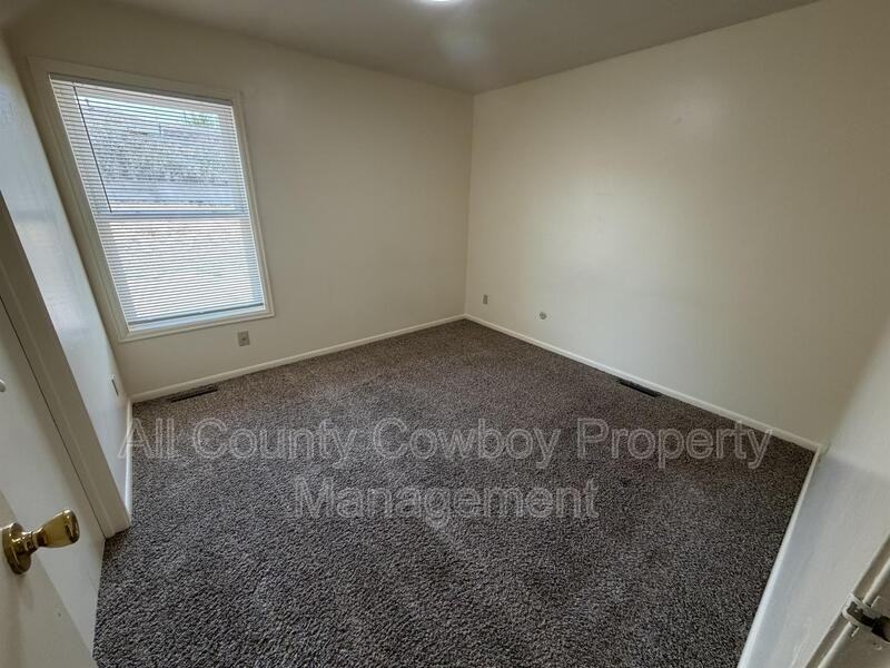 140 Cribbon Ave - Photo 7 of 11