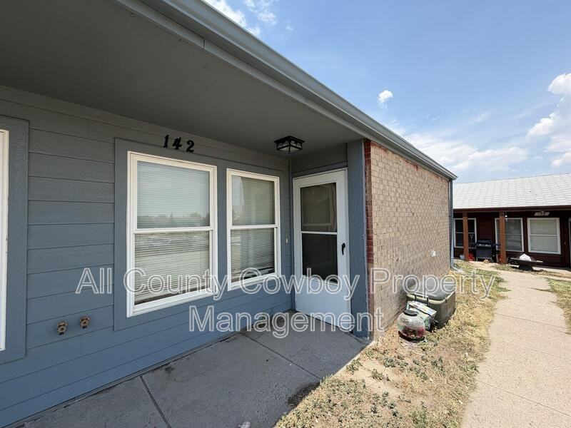 142 Cribbon Ave - Photo 3 of 11