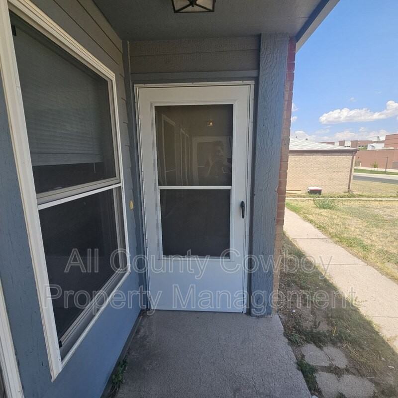 142 Cribbon Ave - Photo 4 of 11