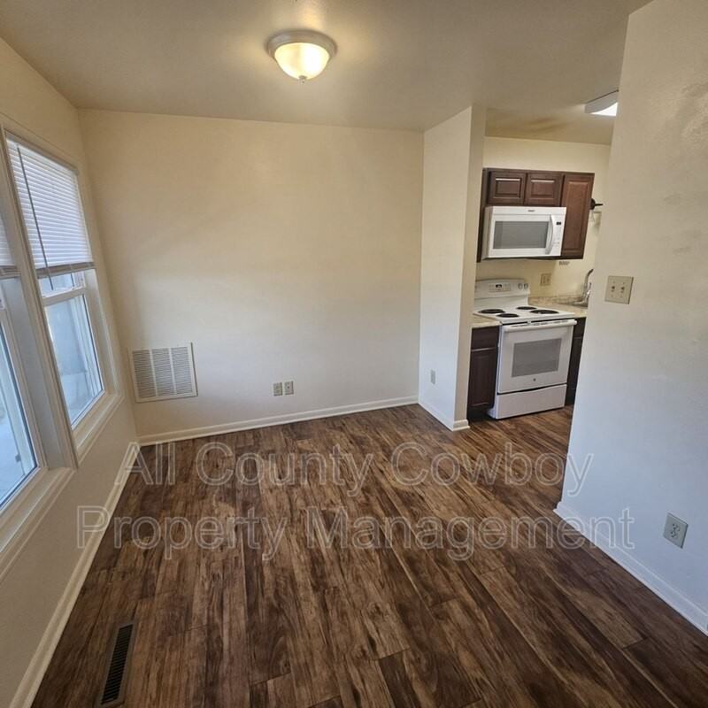 142 Cribbon Ave - Photo 6 of 11