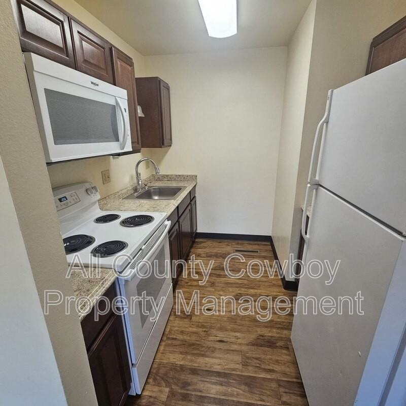 142 Cribbon Ave - Photo 7 of 11