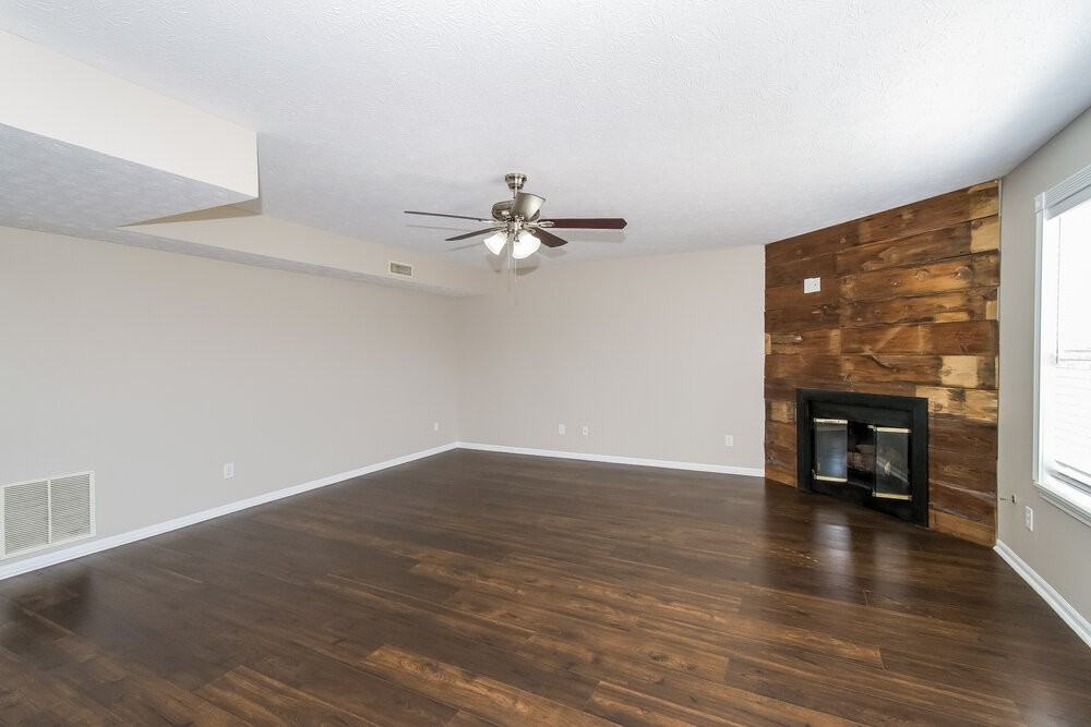 1099 Meadowview Ct - Photo 4 of 17