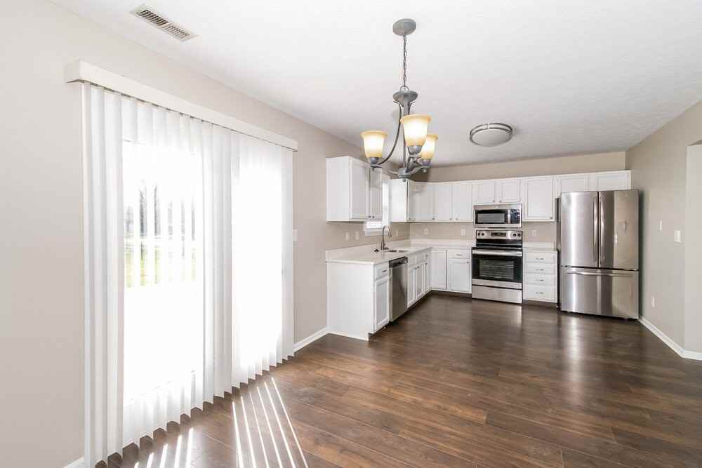 1099 Meadowview Ct - Photo 5 of 17