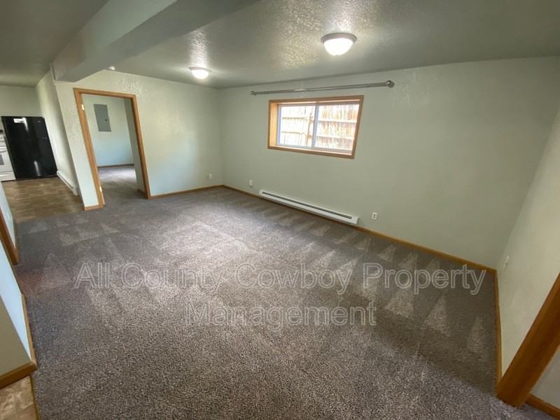 1557 Jefferson St #B - Photo 3 of 8