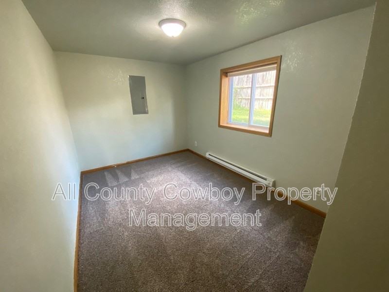 1557 Jefferson St #B - Photo 6 of 8