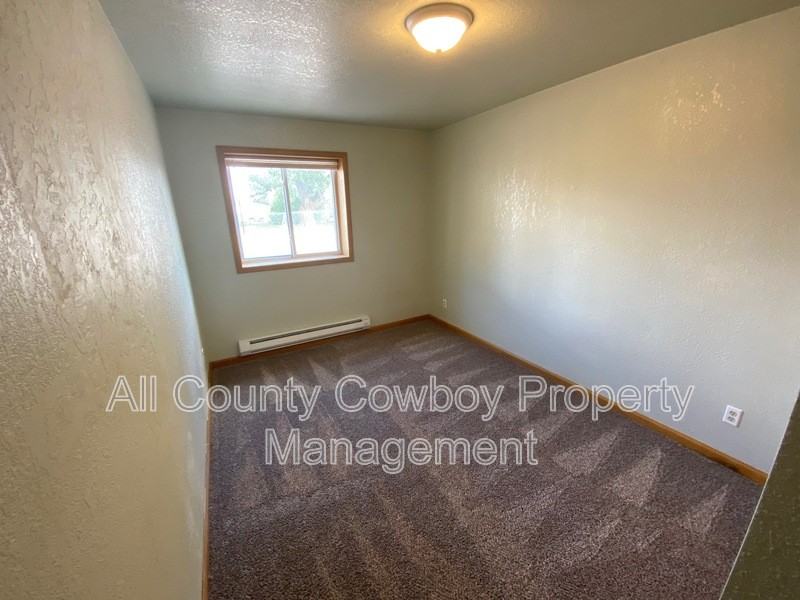 1557 Jefferson St #B - Photo 7 of 8
