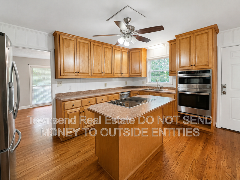 3316 Cliffdale Rd - Photo 7 of 32