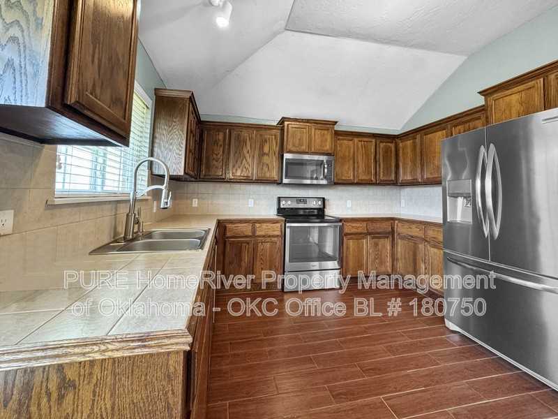 11629 Sw 11th St - Photo 3 of 19