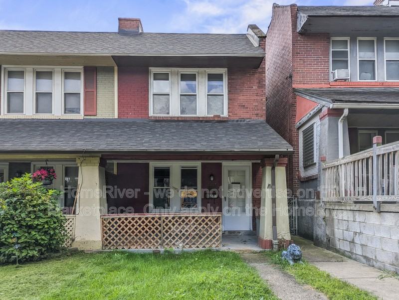 1517 1/2 Davis Ave