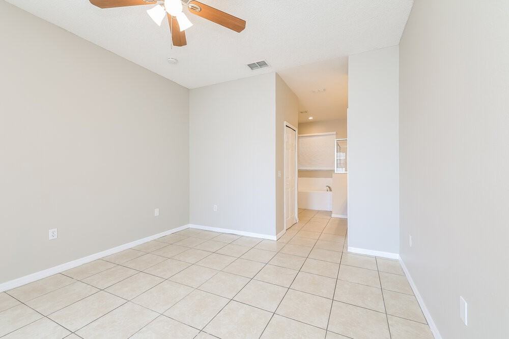 565 Viceroy Ct - Photo 4 of 10