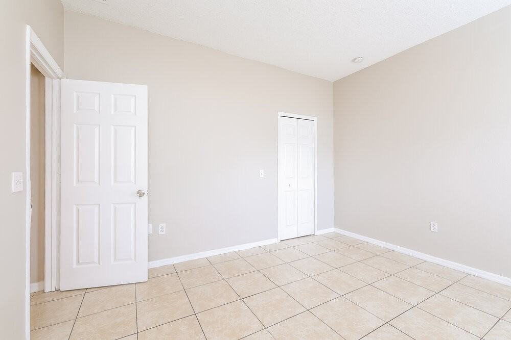 565 Viceroy Ct - Photo 7 of 10
