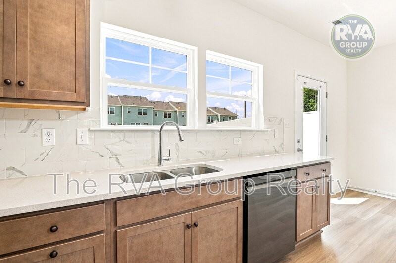 3421 Pond Aly - Photo 5 of 21