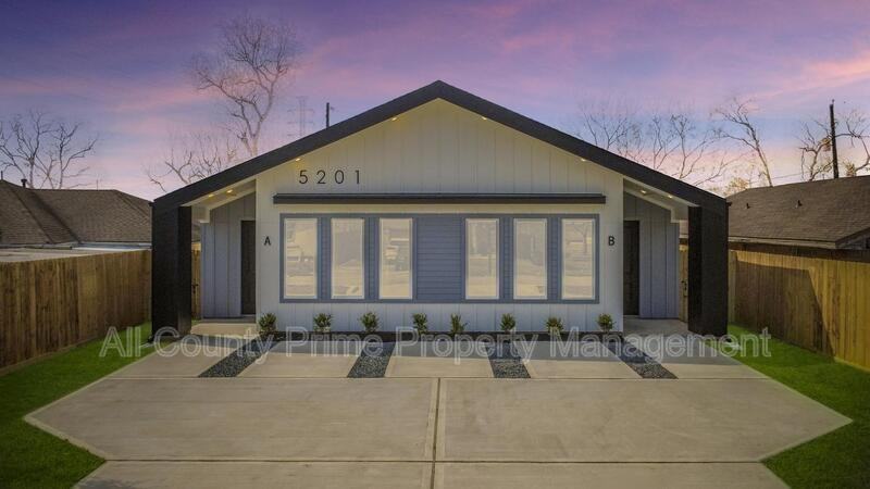 5201 Fairchild St - Photo 2 of 26