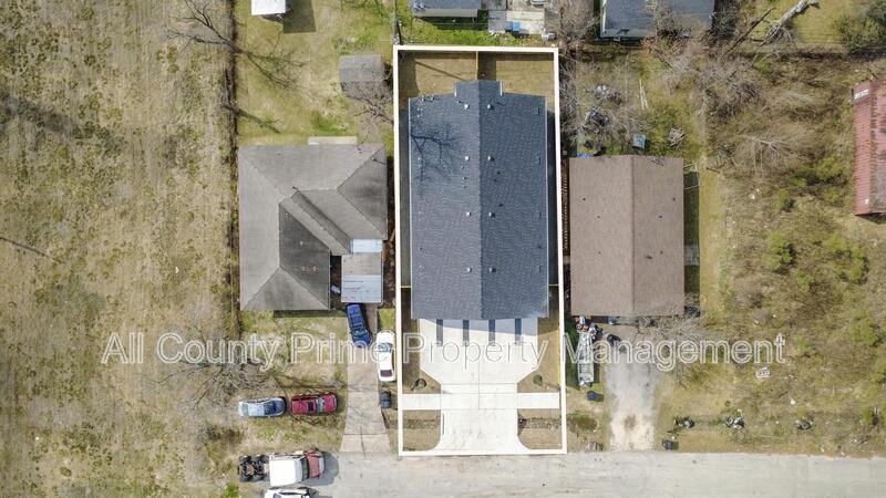 5201 Fairchild St - Photo 3 of 26
