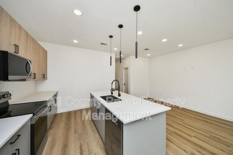 5201 Fairchild St - Photo 5 of 26