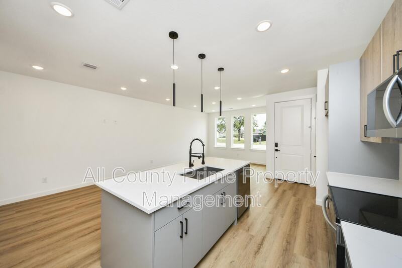 5201 Fairchild St - Photo 6 of 26