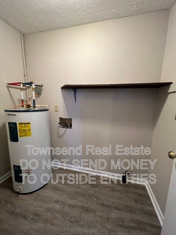 1429 Ireland Dr Apt B - Photo 5 of 11