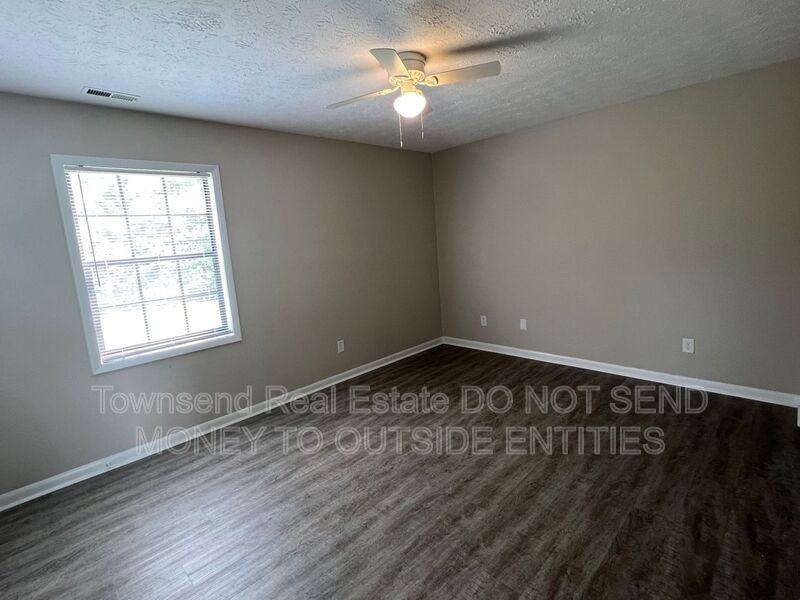 1429 Ireland Dr Apt B - Photo 6 of 11