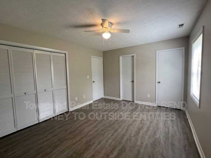 1429 Ireland Dr Apt B - Photo 7 of 11
