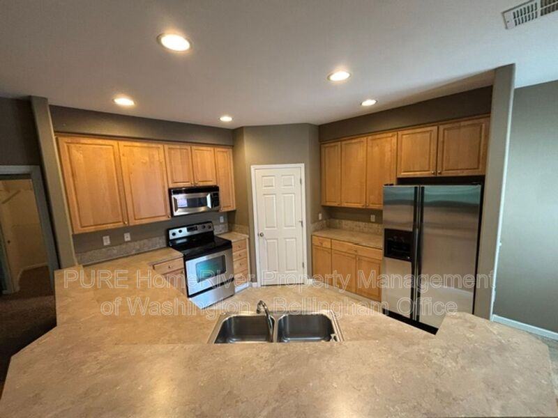 3301 Park Ln #E - Photo 4 of 19