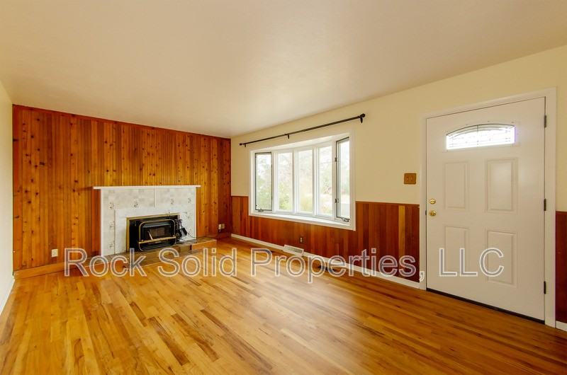 1031 Madison Ave - Photo 4 of 35