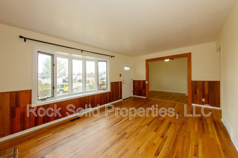 1031 Madison Ave - Photo 5 of 35