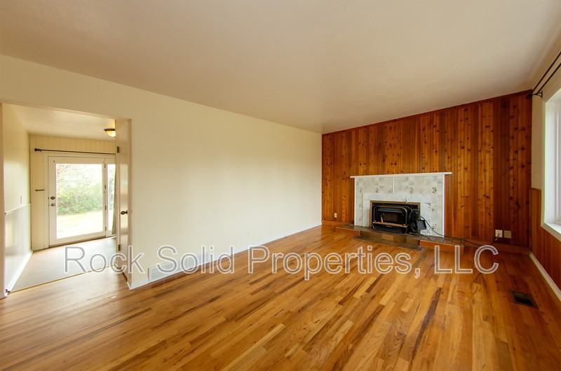 1031 Madison Ave - Photo 6 of 35