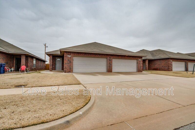 1308 Garden Gate Dr #B - Photo 2 of 40