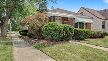 featured image of 2957 Fort Park Blvd