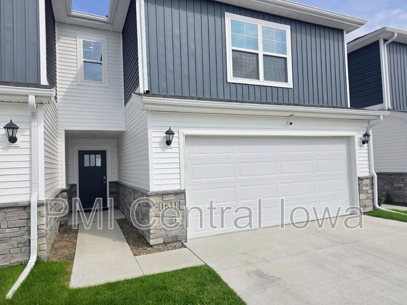 1631 Ne Crossing Oaks Ln - Photo 2 of 32
