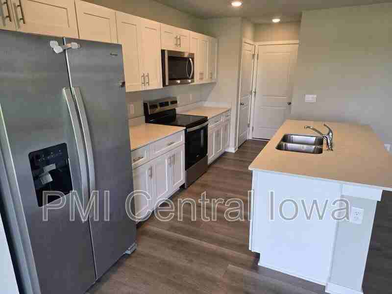 1631 Ne Crossing Oaks Ln - Photo 4 of 32