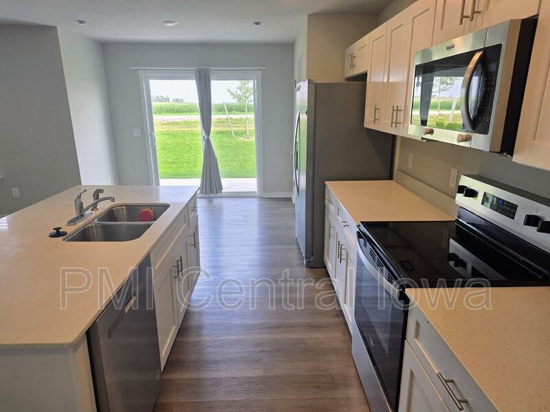 1631 Ne Crossing Oaks Ln - Photo 6 of 32