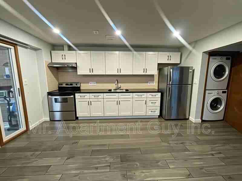 232 King St E - Photo 3 of 6