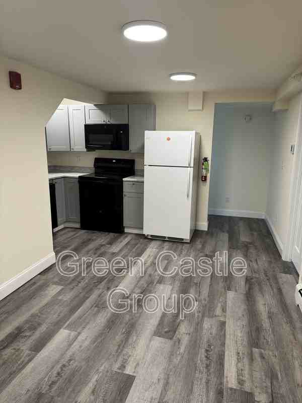 252 College St - Photo 2 of 9