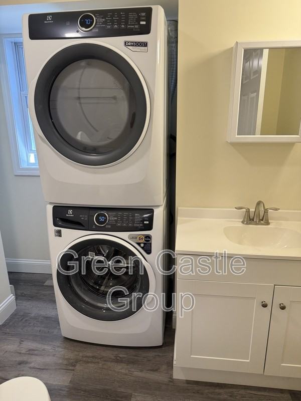 252 College St - Photo 3 of 9