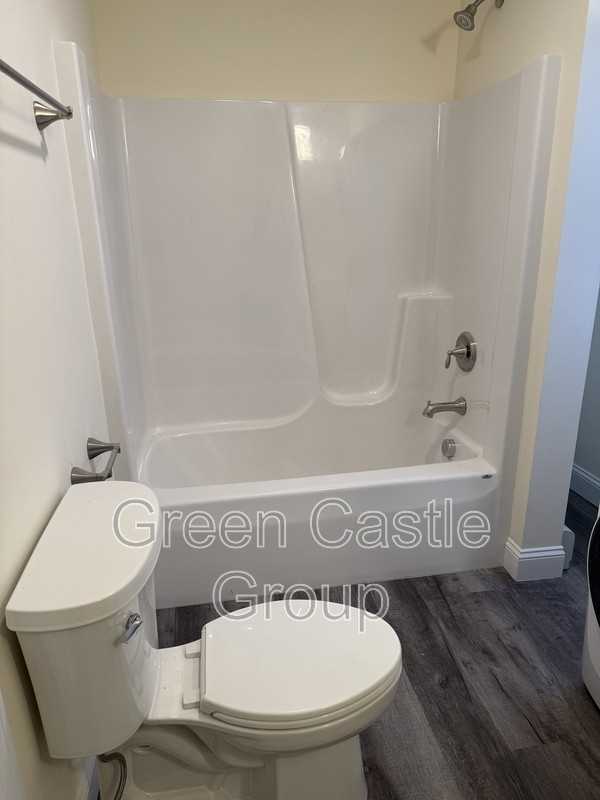 252 College St - Photo 5 of 9