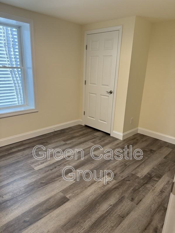 252 College St - Photo 6 of 9