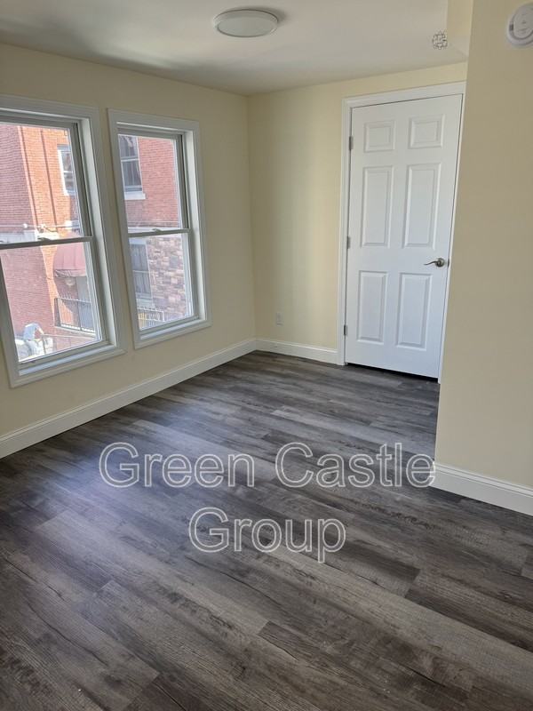 252 College St - Photo 7 of 9