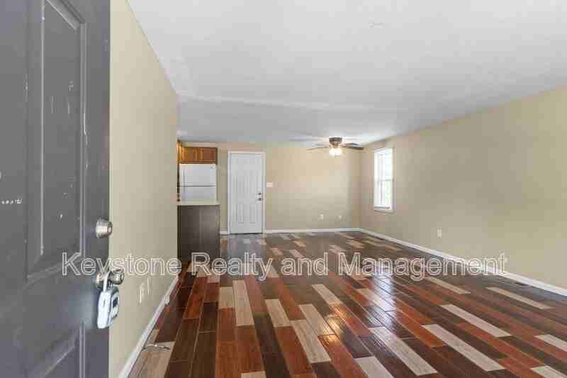 944 Linda Dr - Photo 2 of 15