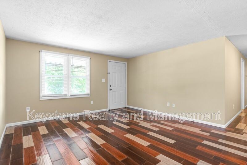 944 Linda Dr - Photo 3 of 15