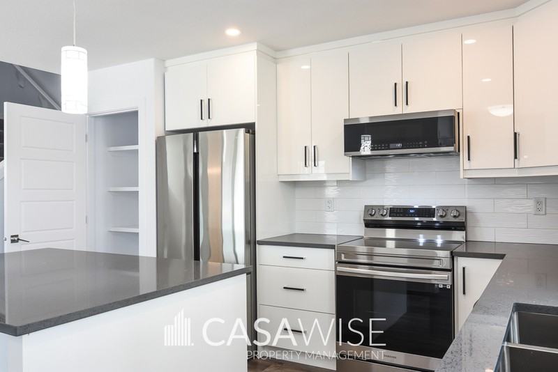 6547 176 Ave Nw - Photo 3 of 16